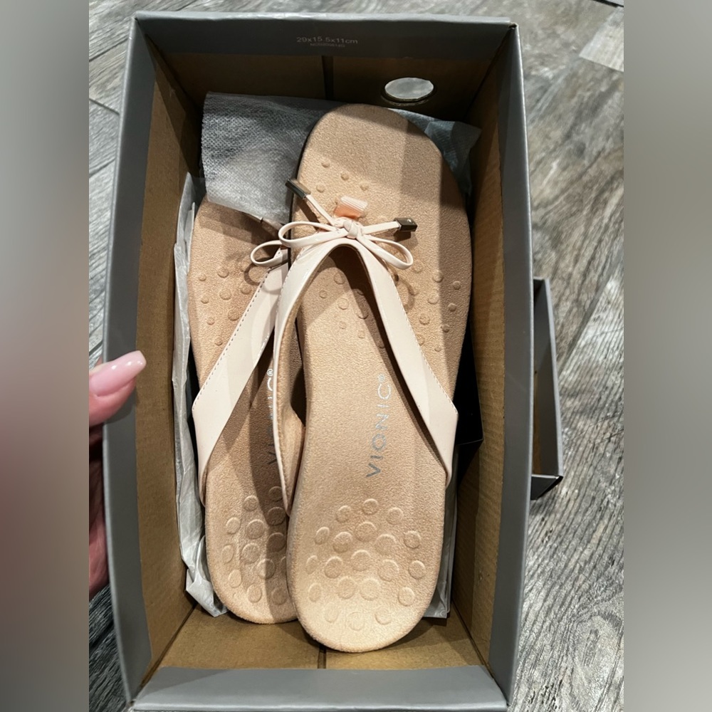 Vionic Rest Bella ii , pale blush flip flops , size 9